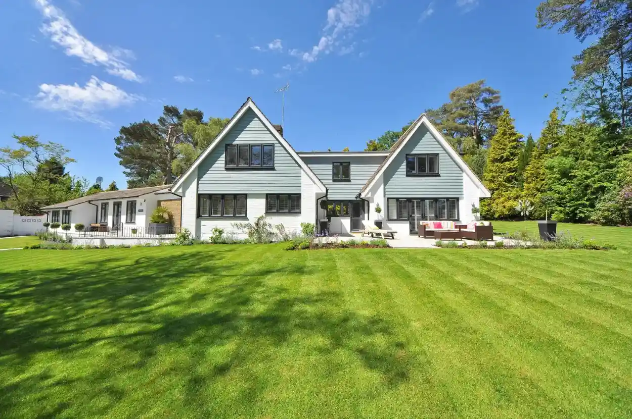House with Grass | Northern Lawns